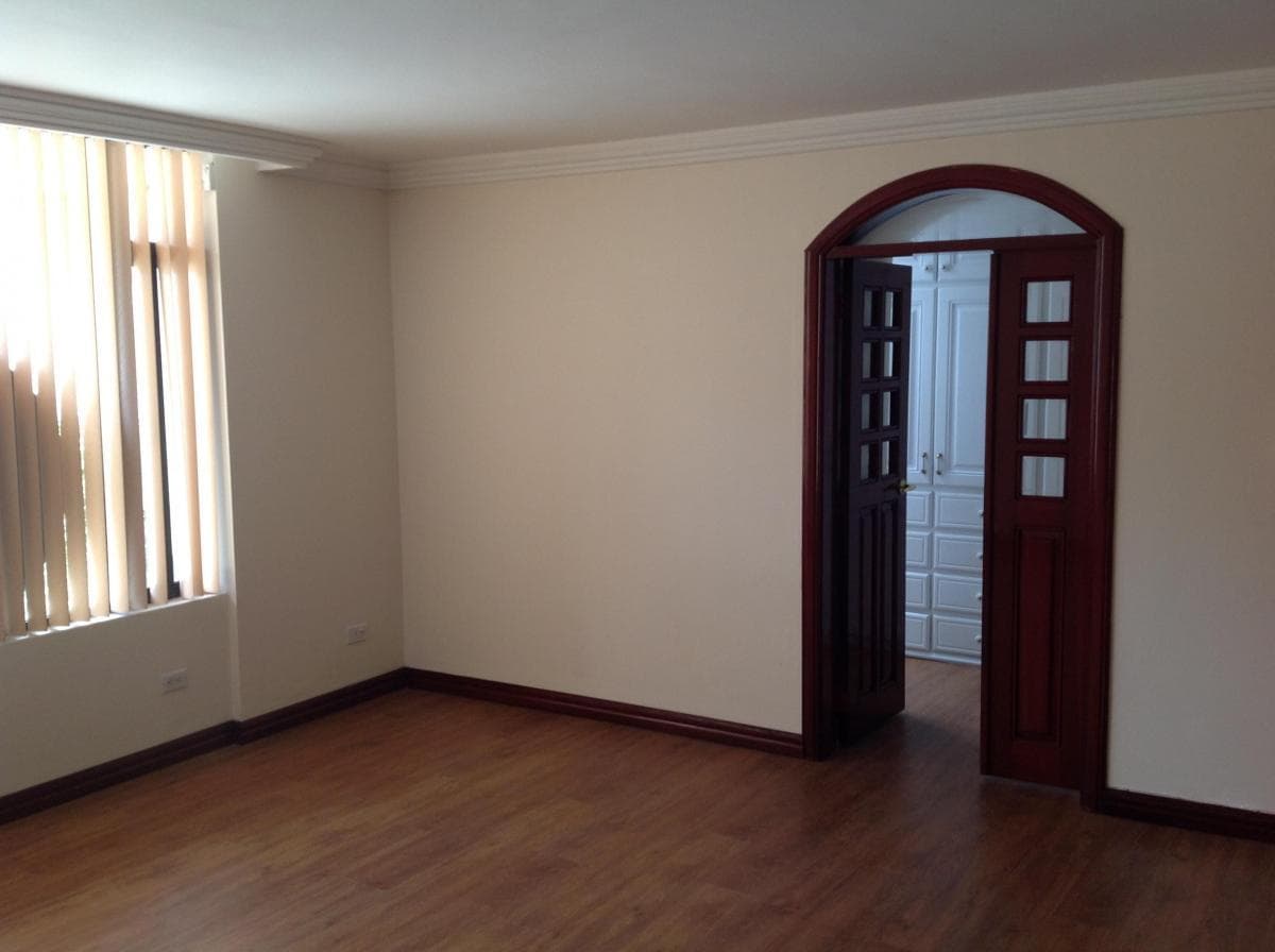 Venta Casa 4 Dorm. y Departamento de 3 Dorm. Urbanización El Condado - Quito — imagen 3