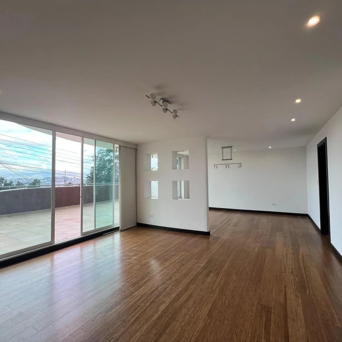 Departamento de 230 m² con Espectacular Terraza en Urb. El Condado — imagen 1
