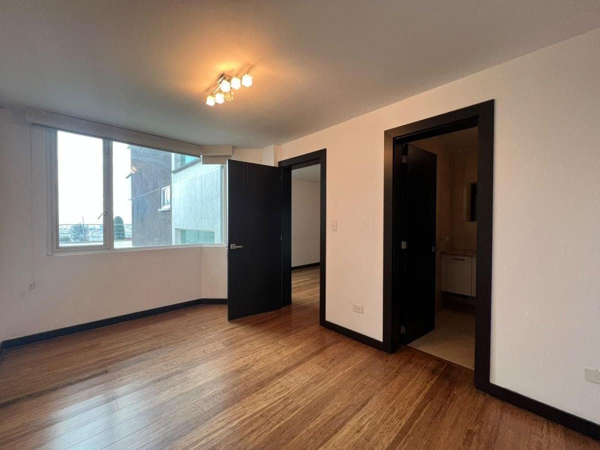 Departamento de 230 m² con Espectacular Terraza en Urb. El Condado — imagen 8