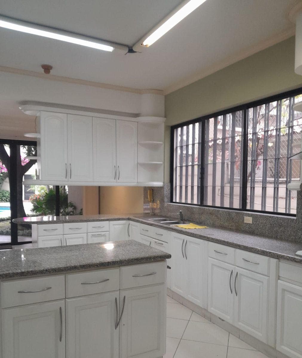 13. - Venta de Espectacular Casa en Urb. Los Olivos - Ceibos, Guayas — imagen 2