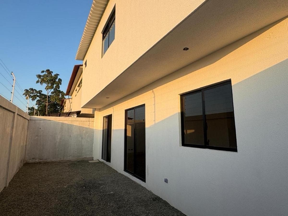 Casa en Venta, Urbanizacion Logare, Via Salitre, Ingg, Guayas — imagen 2
