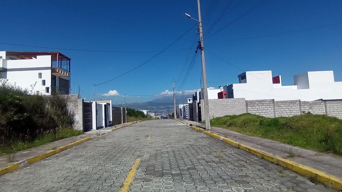 Terreno Premium de 700 m² Estilo Quinta Residencial | a 4 Minutos del Colibri Vía a Píntag — imagen 3