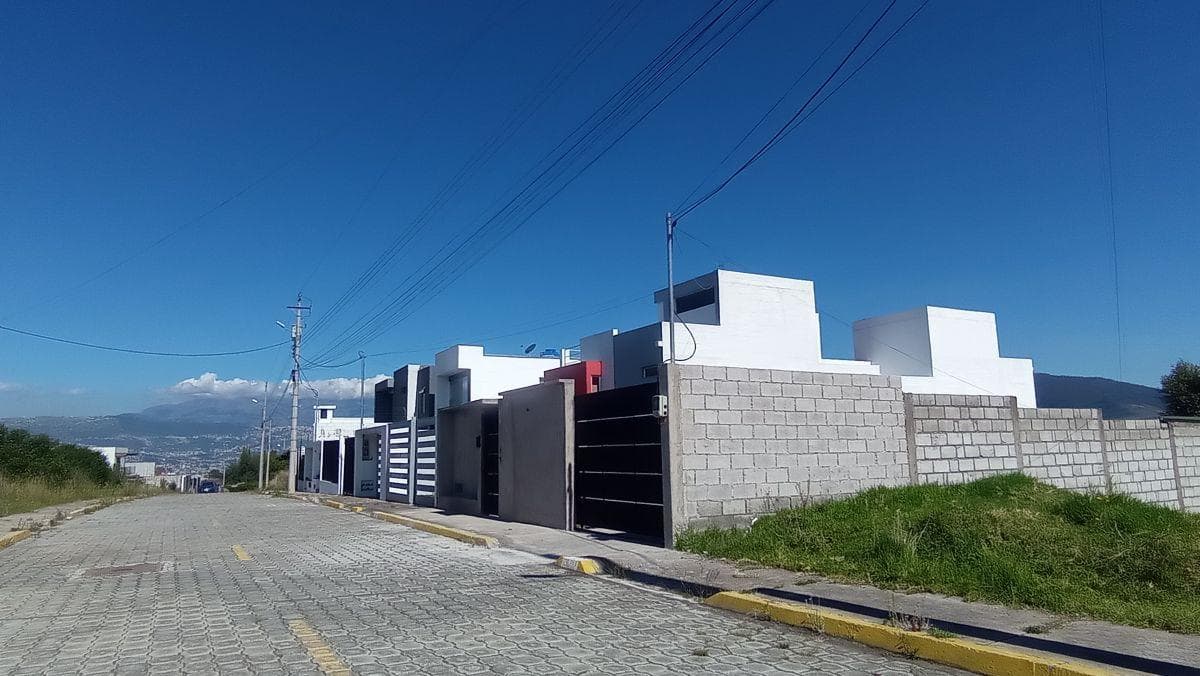 Terreno Premium de 700 m² Estilo Quinta Residencial | a 4 Minutos del Colibri Vía a Píntag — imagen 2
