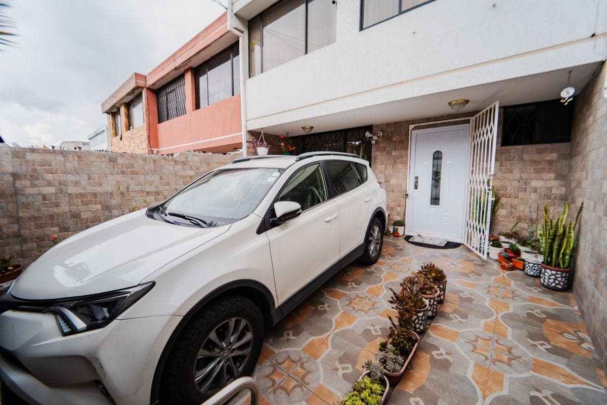 Casa Rentera Remodelada en Venta Sector La Kennedy — imagen 10