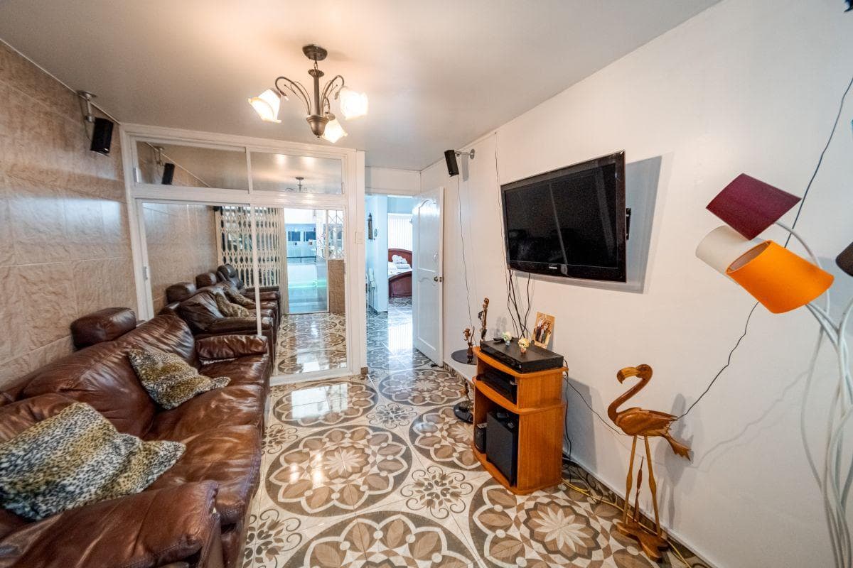Casa Rentera Remodelada en Venta Sector La Kennedy — imagen 2