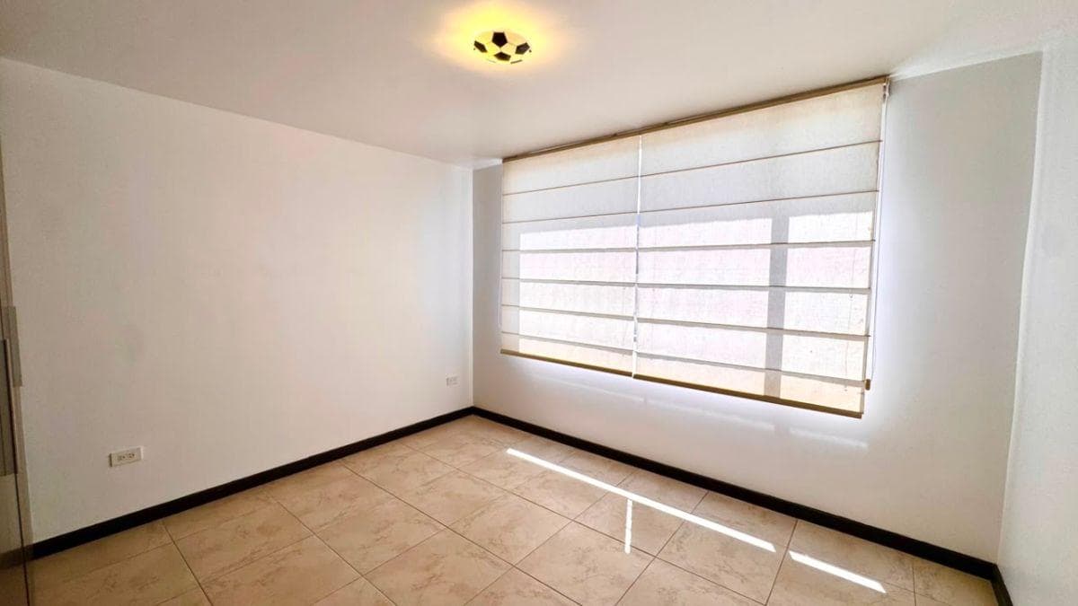 Casa 282 m² en Venta en Tumbaco Solo de Contad — imagen 3