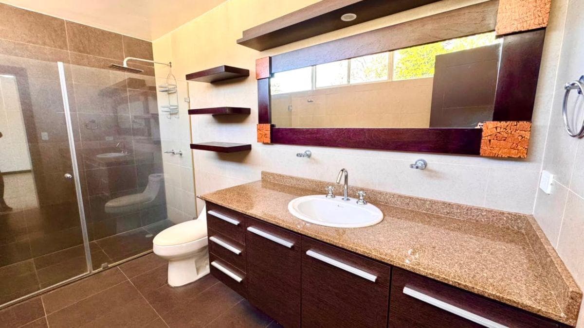 Casa 282 m² en Venta en Tumbaco Solo de Contad — imagen 2