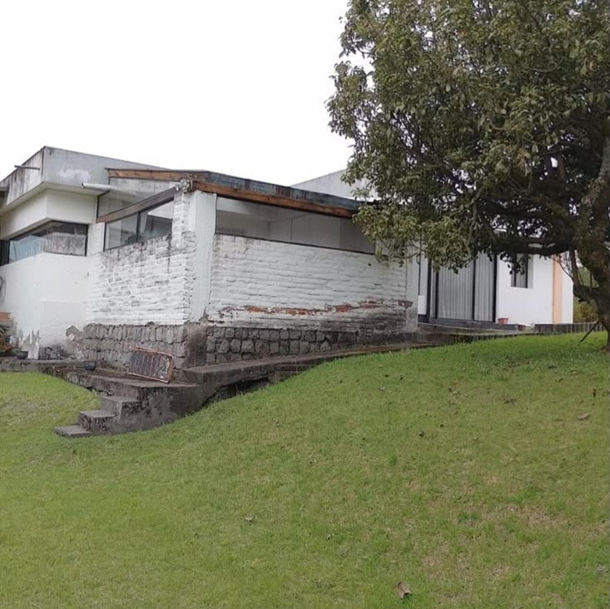 Vendo 2960 m, en Las Bromelias, Monteserrkn Para Proyecto Inmobiliario. Provincia de Pichincha — imagen 9