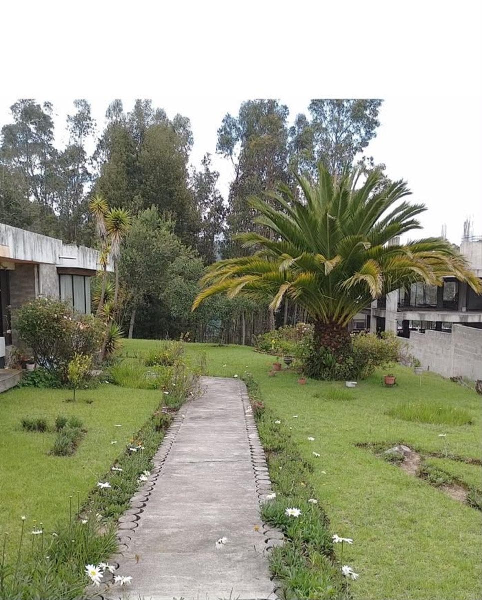 Vendo 2960 m, en Las Bromelias, Monteserrkn Para Proyecto Inmobiliario. Provincia de Pichincha — imagen 4