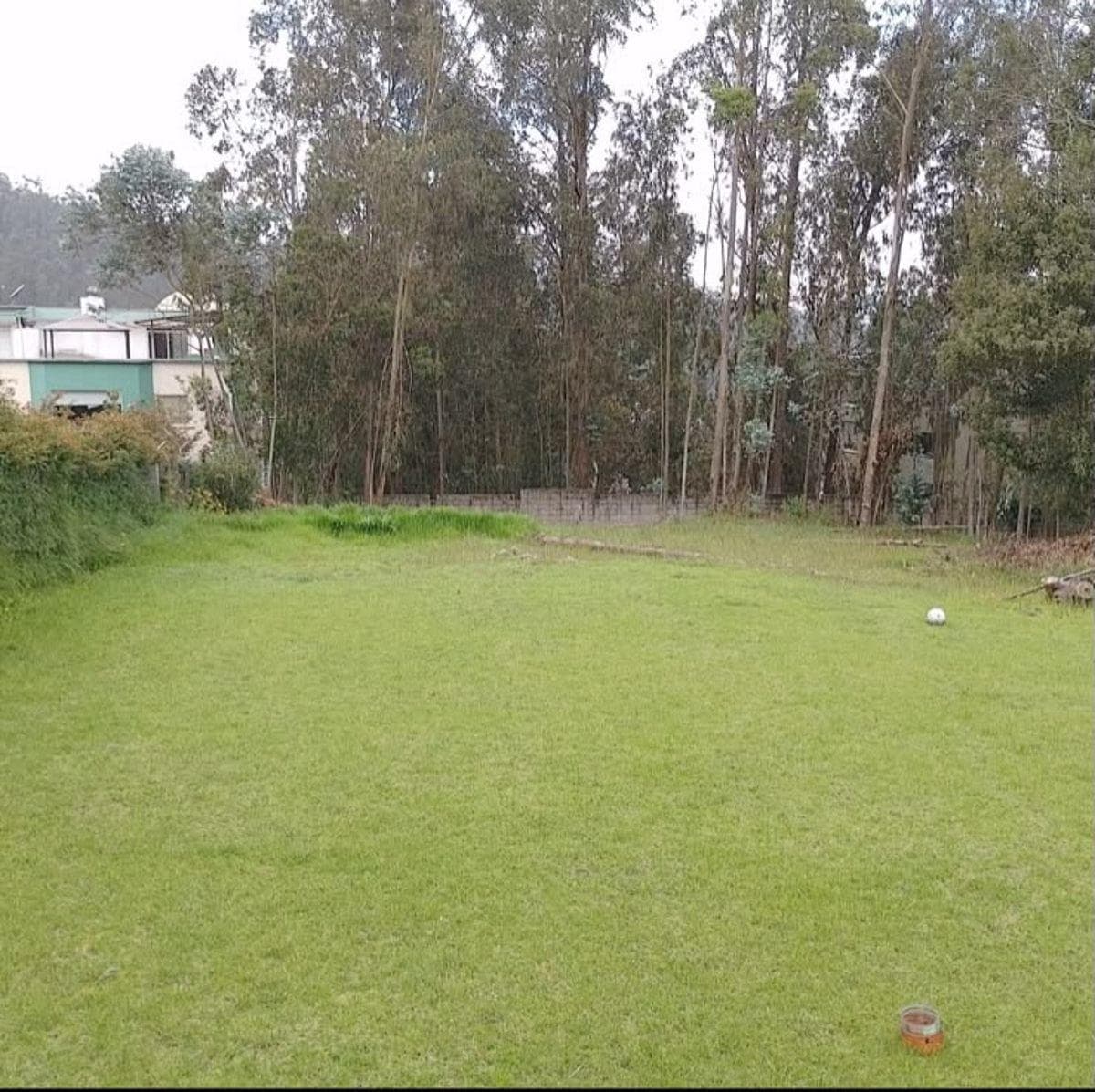 Vendo 2960 m, en Las Bromelias, Monteserrkn Para Proyecto Inmobiliario. Provincia de Pichincha — imagen 3