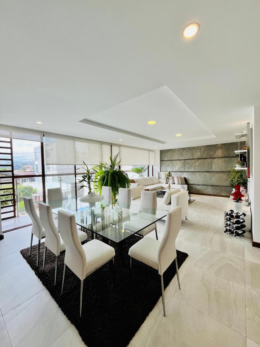 Departamento 2 Habitaciones con Terraza - en Venta - Cumbaya - 121 m² — imagen 9