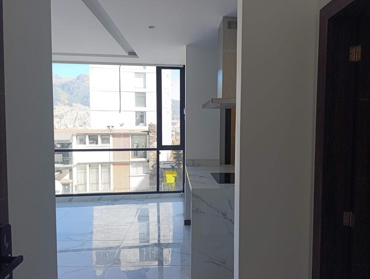 Venta Suite con 1 o 2 Parqueaderos y Bodega, Gonzalez Suarez — imagen 10
