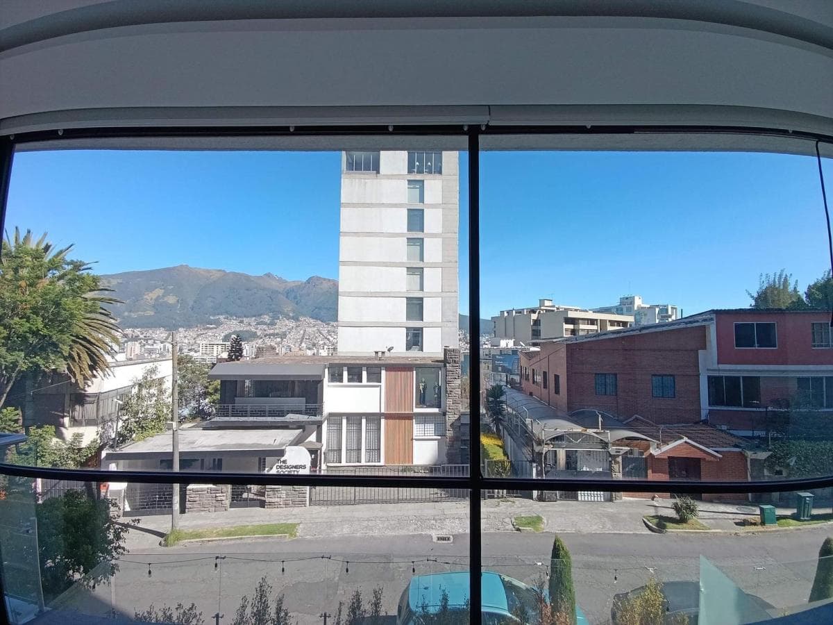 Venta Suite con 1 o 2 Parqueaderos y Bodega, Gonzalez Suarez — imagen 3