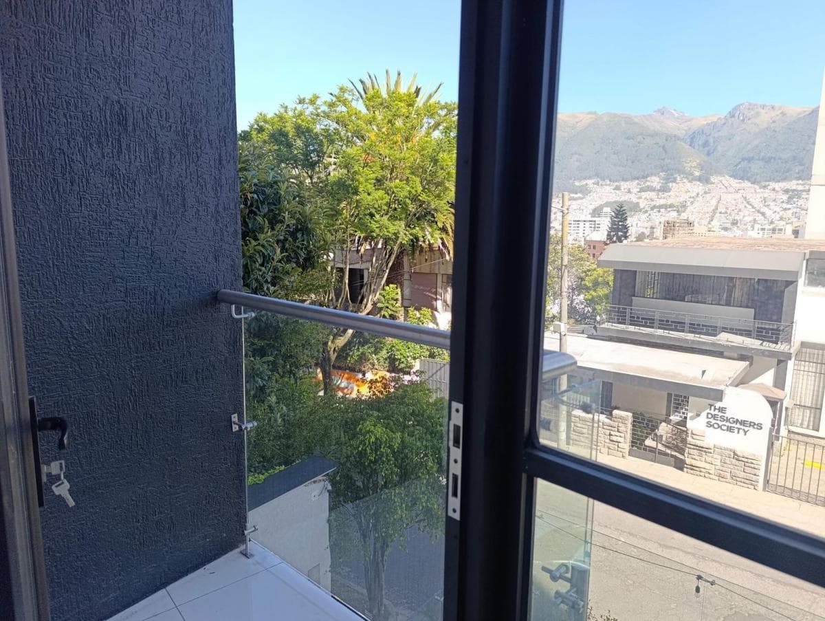 Venta Suite con 1 o 2 Parqueaderos y Bodega, Gonzalez Suarez — imagen 2