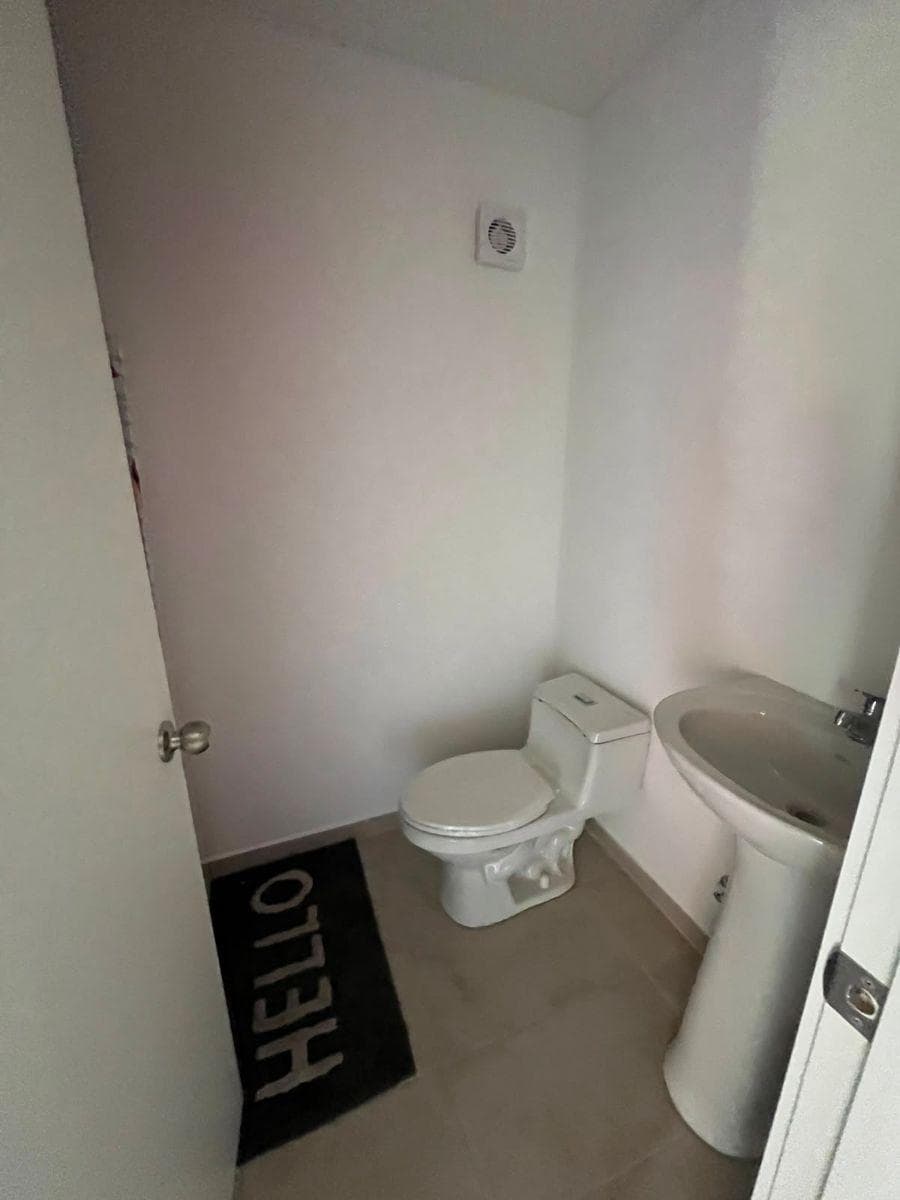 Casa en Venta de 2 Plantas | Valle de Los Chillos - Sector El Tingo — imagen 3