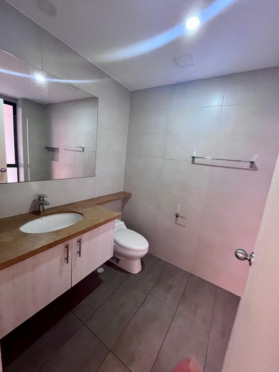 Hermoso Departamento de Venta en El Sector de La Bosmediano — imagen 3