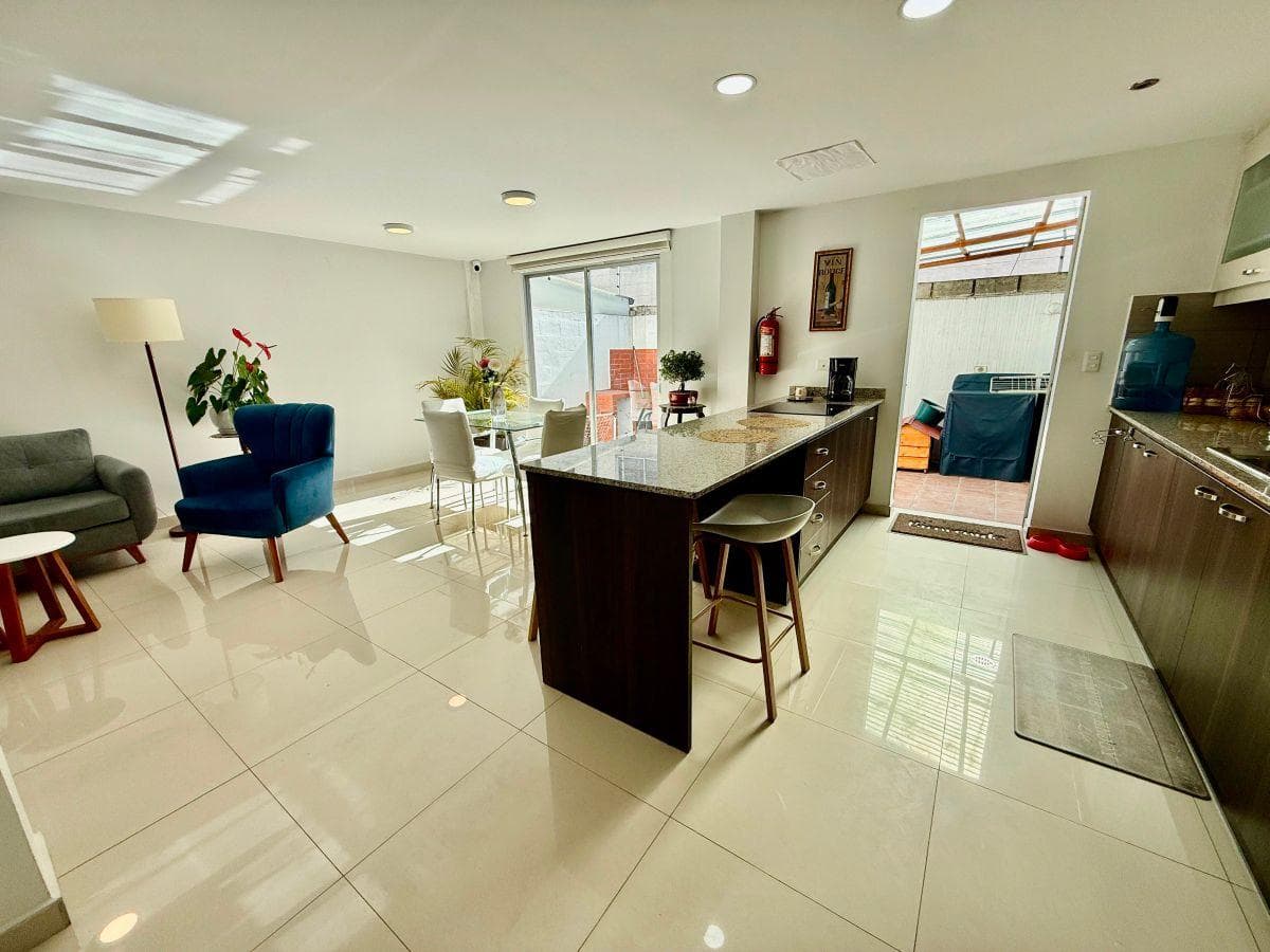 Casa 3 Habitaciones con Baño Privado en Calderon — imagen 8