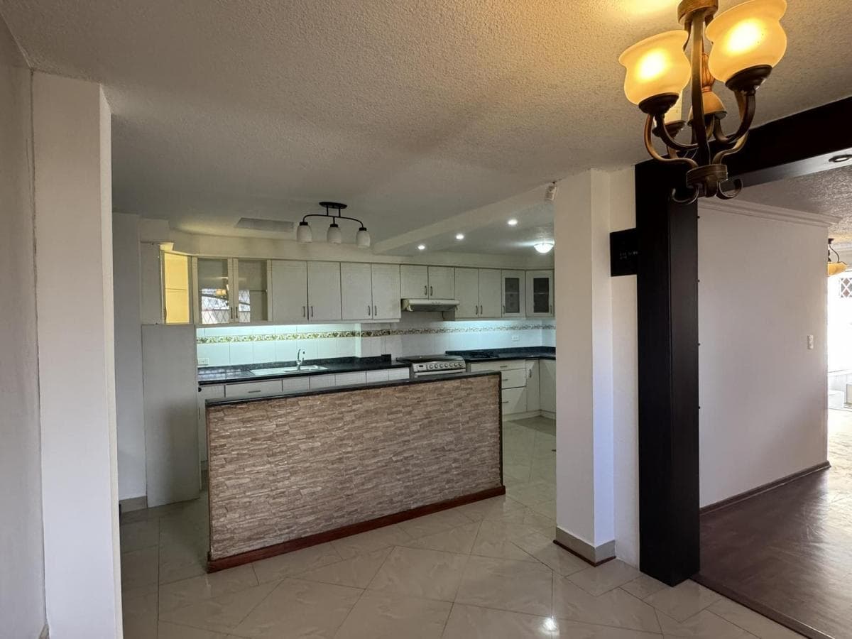 Venta Casa de 4 Dorm. Sector Norte de Quito — imagen 8