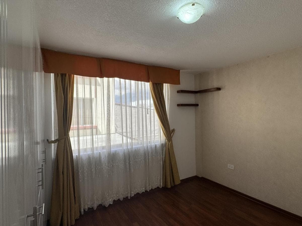 Venta Casa de 4 Dorm. Sector Norte de Quito — imagen 2