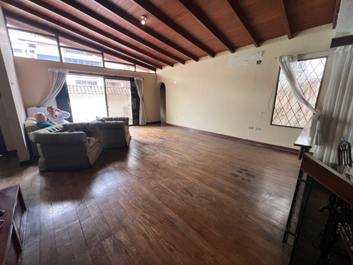 Casa en Venta – Ciudadela Lomas de Urdesa – Sector Urdesa Central, Guayas — imagen 10
