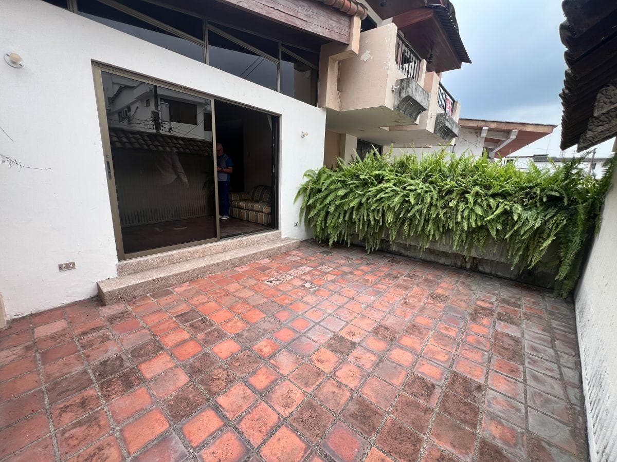 Casa en Venta – Ciudadela Lomas de Urdesa – Sector Urdesa Central, Guayas — imagen 9