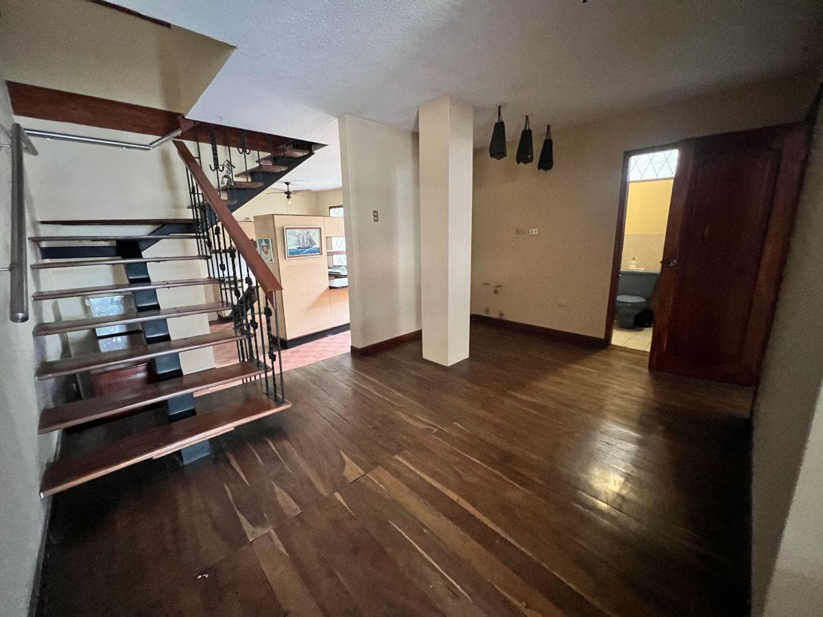 Casa en Venta – Ciudadela Lomas de Urdesa – Sector Urdesa Central, Guayas — imagen 6