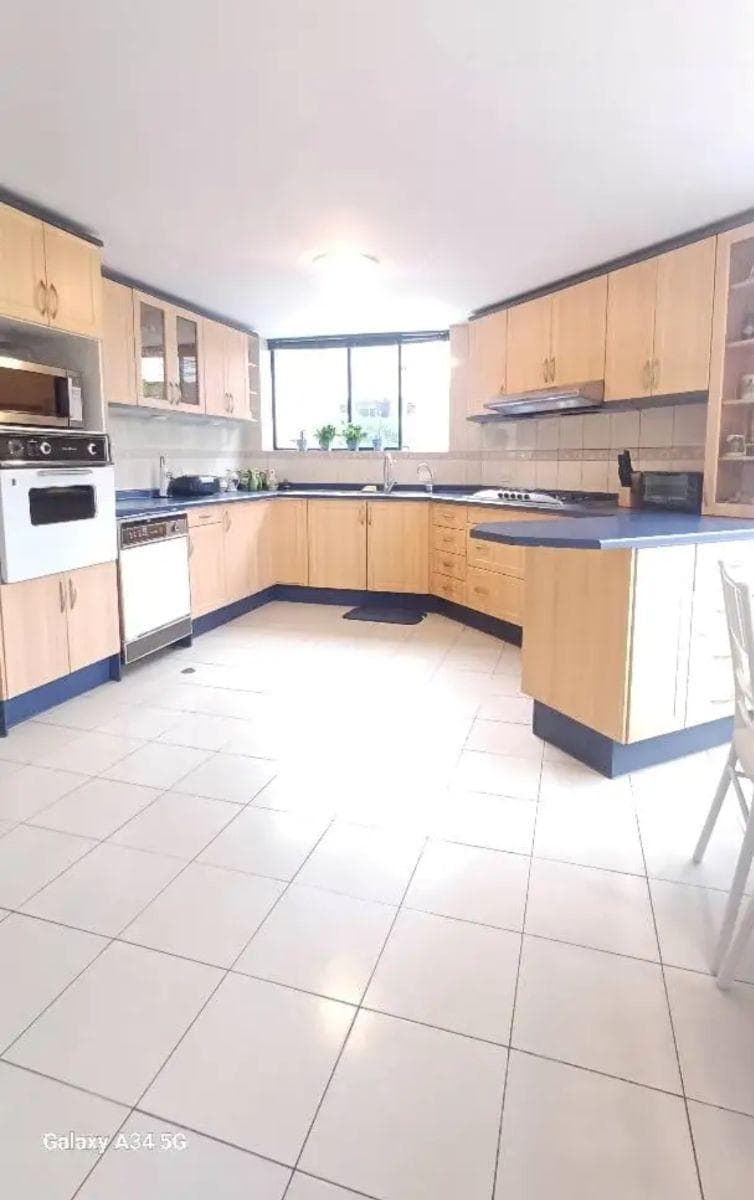 En Venta Departamento 4 Habítaciones + Estudio + 2 Garajes_ Quito Tenis — imagen 3