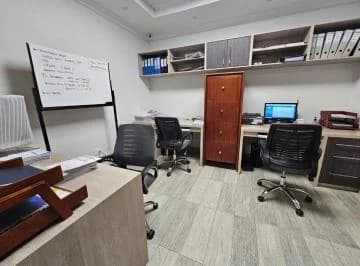 Venta Elegante Oficina 185 m² Sector El Batan Tras Megamaxi, Calle German Alemán, 4 Garajes — imagen 2