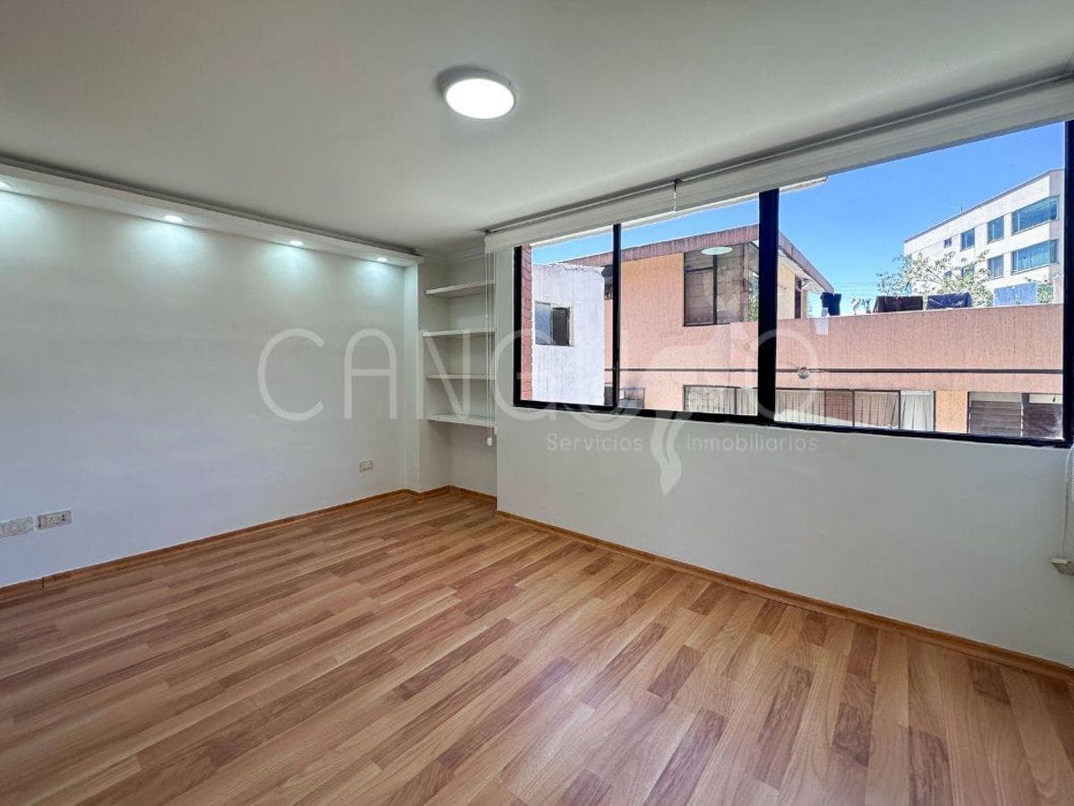 Departamento Remodelado de 3 Dorm. con Terraza en La Granda Centeno — imagen 3