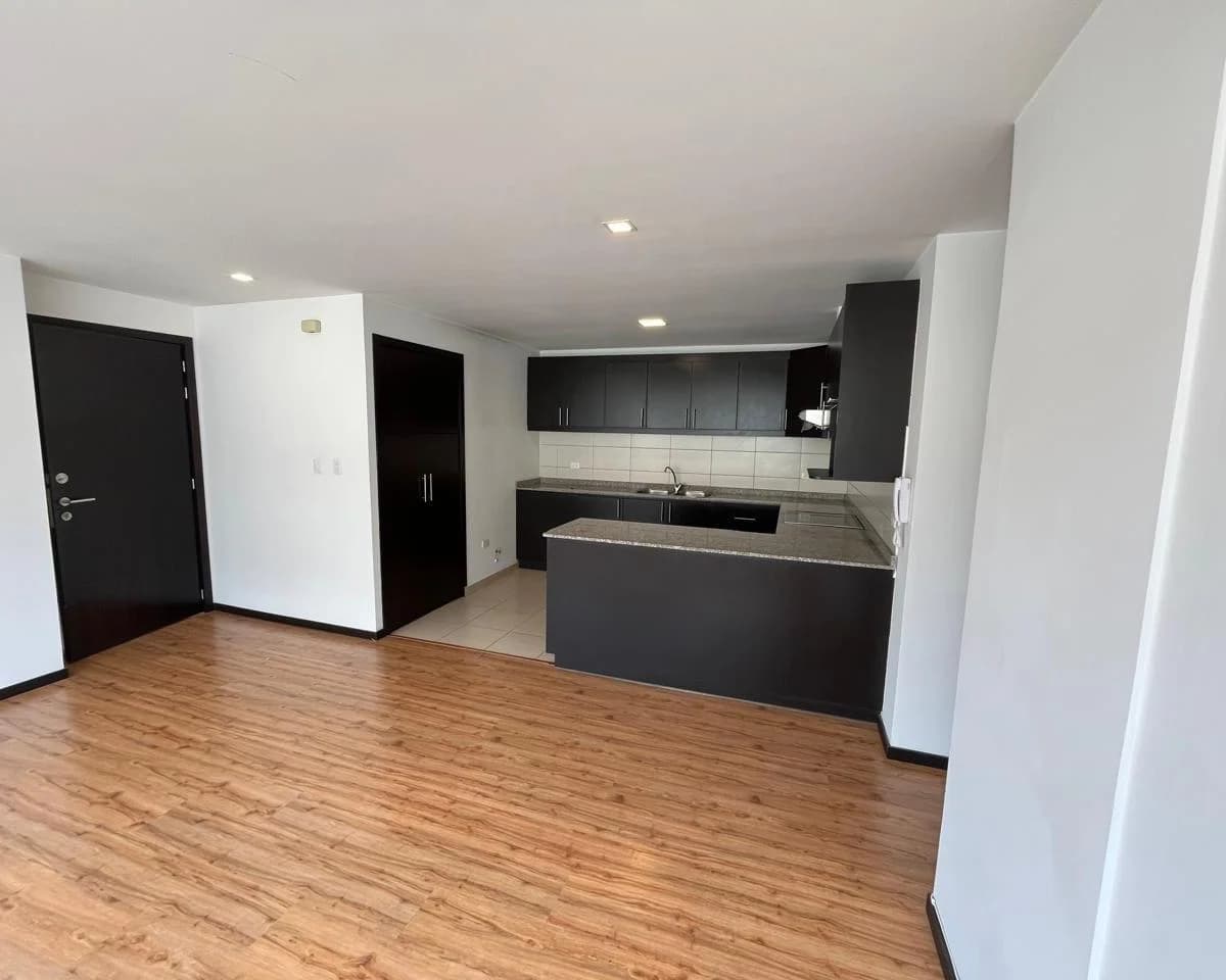 Pinar Bajo, Departamento en Venta 2 Dorm., 2 Parqueaderos, 73 m² — imagen 1