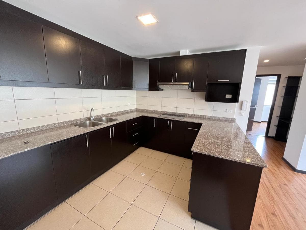 Pinar Bajo, Departamento en Venta 2 Dorm., 2 Parqueaderos, 73 m² — imagen 3