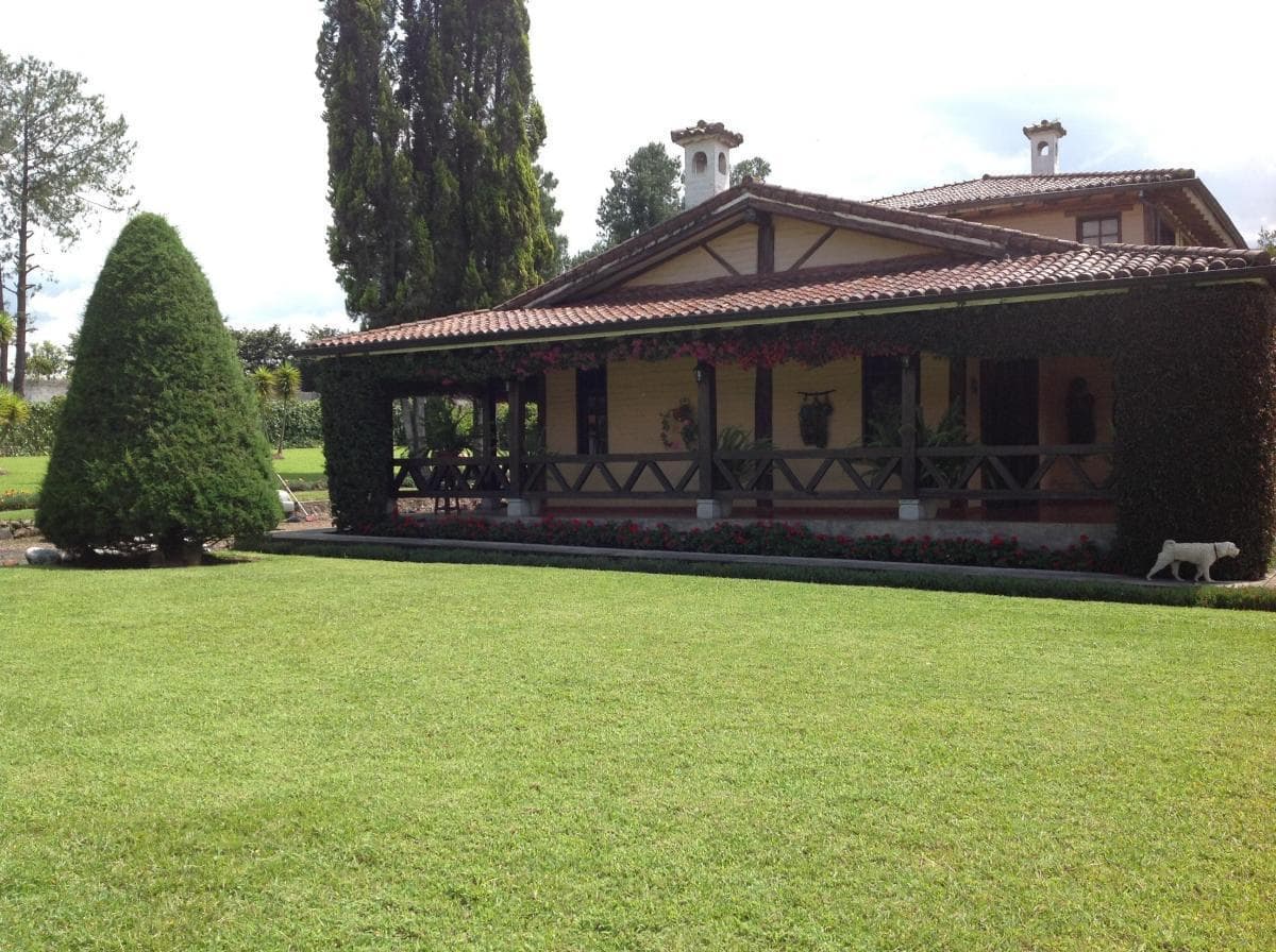 Venta Hermosa Quinta 5 Dorm. con Terreno de 9652 m² en El Valle de Los Chillos - Quito — imagen 1