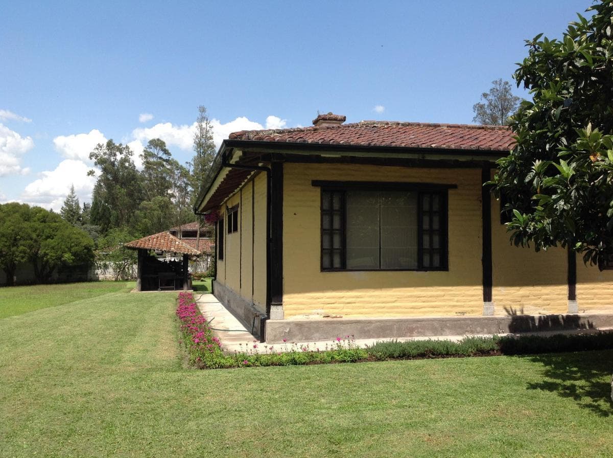 Venta Hermosa Quinta 5 Dorm. con Terreno de 9652 m² en El Valle de Los Chillos - Quito — imagen 3