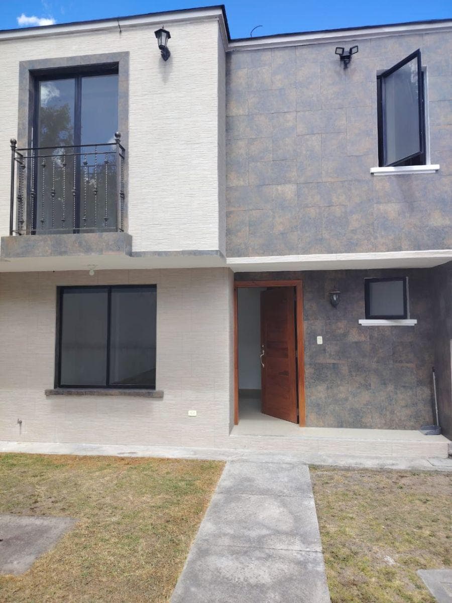 Casa de Venta Puerta del Valle, Sector Conocoto — imagen 1