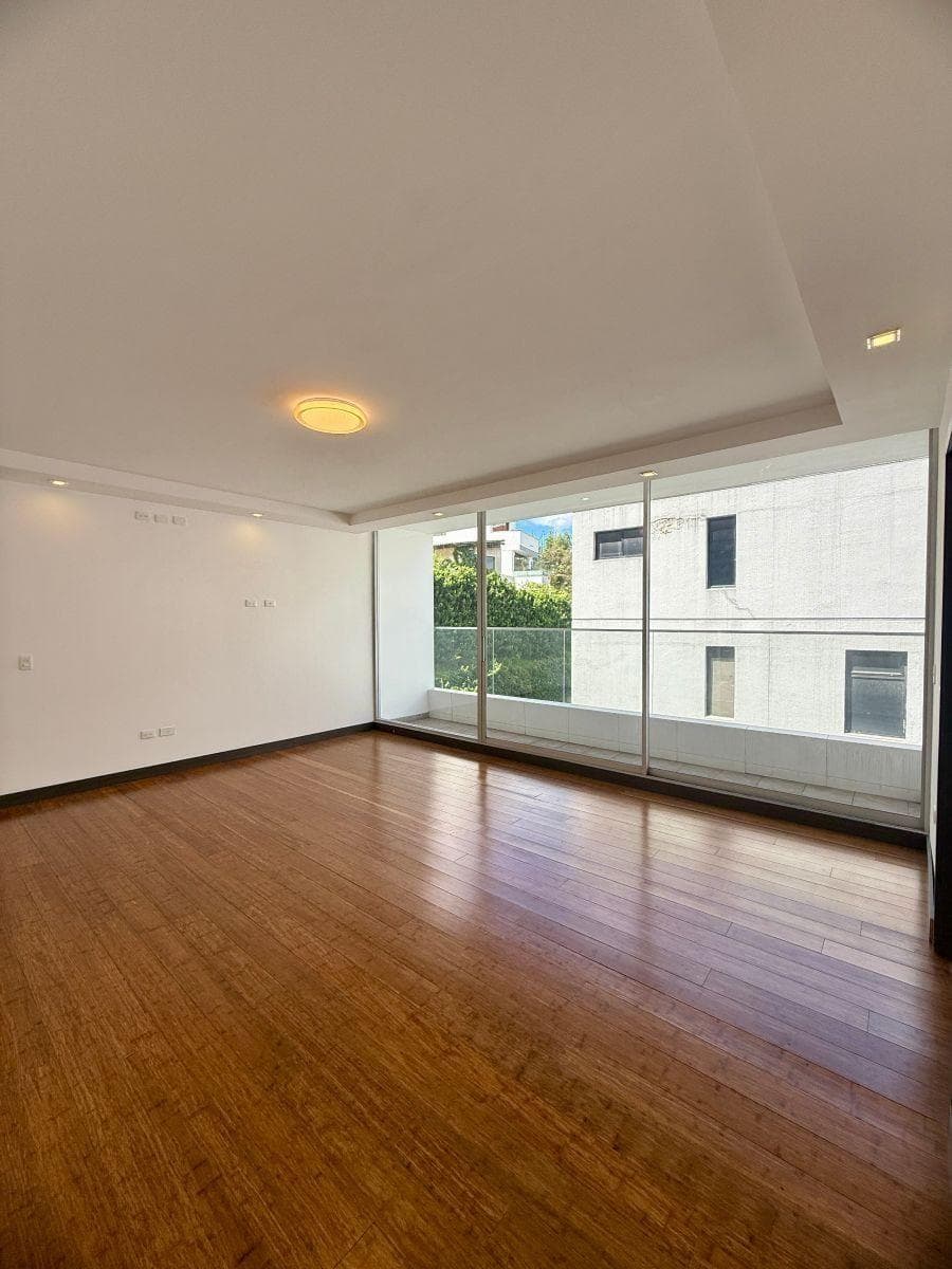 Departamento de 2 Habitaciones con Balcón - en Venta - Quito Tenis - 105 m² — imagen 10