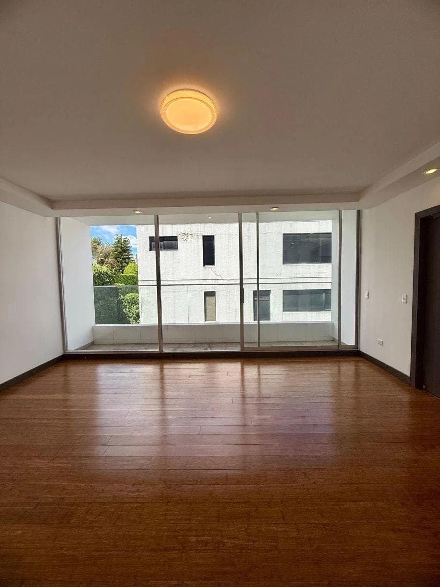 Departamento de 2 Habitaciones con Balcón - en Venta - Quito Tenis - 105 m² — imagen 9