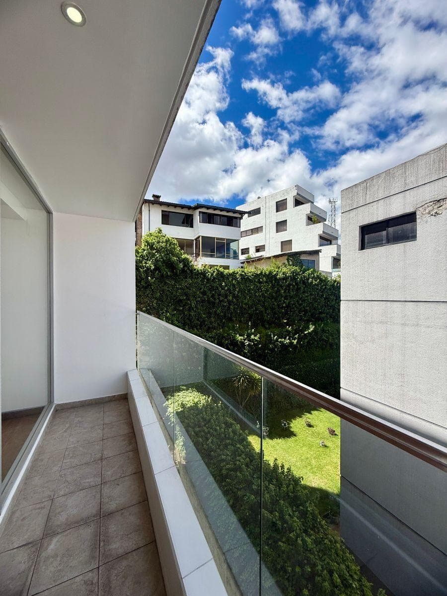 Departamento de 2 Habitaciones con Balcón - en Venta - Quito Tenis - 105 m² — imagen 7