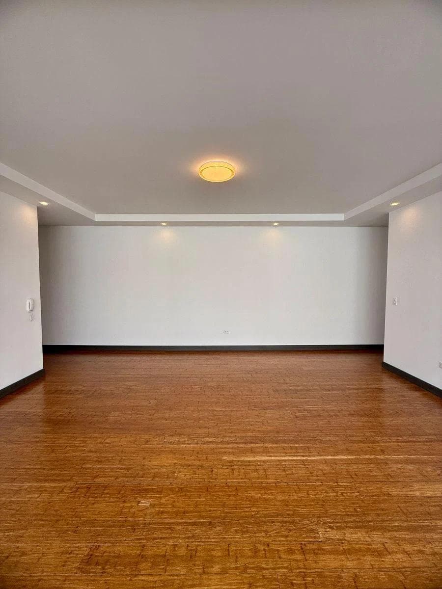 Departamento de 2 Habitaciones con Balcón - en Venta - Quito Tenis - 105 m² — imagen 6
