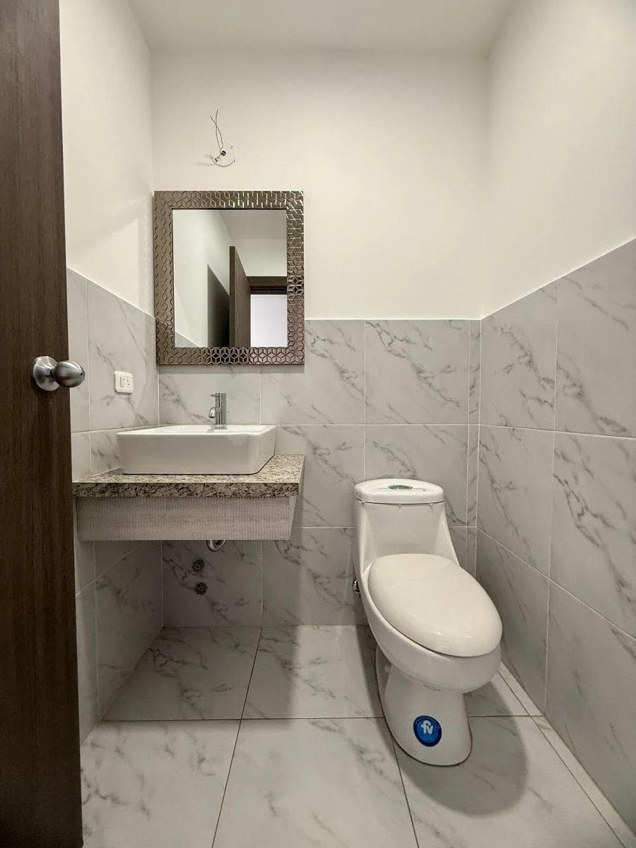 Departamento de 2 Habitaciones con Balcón - en Venta - Quito Tenis - 105 m² — imagen 5