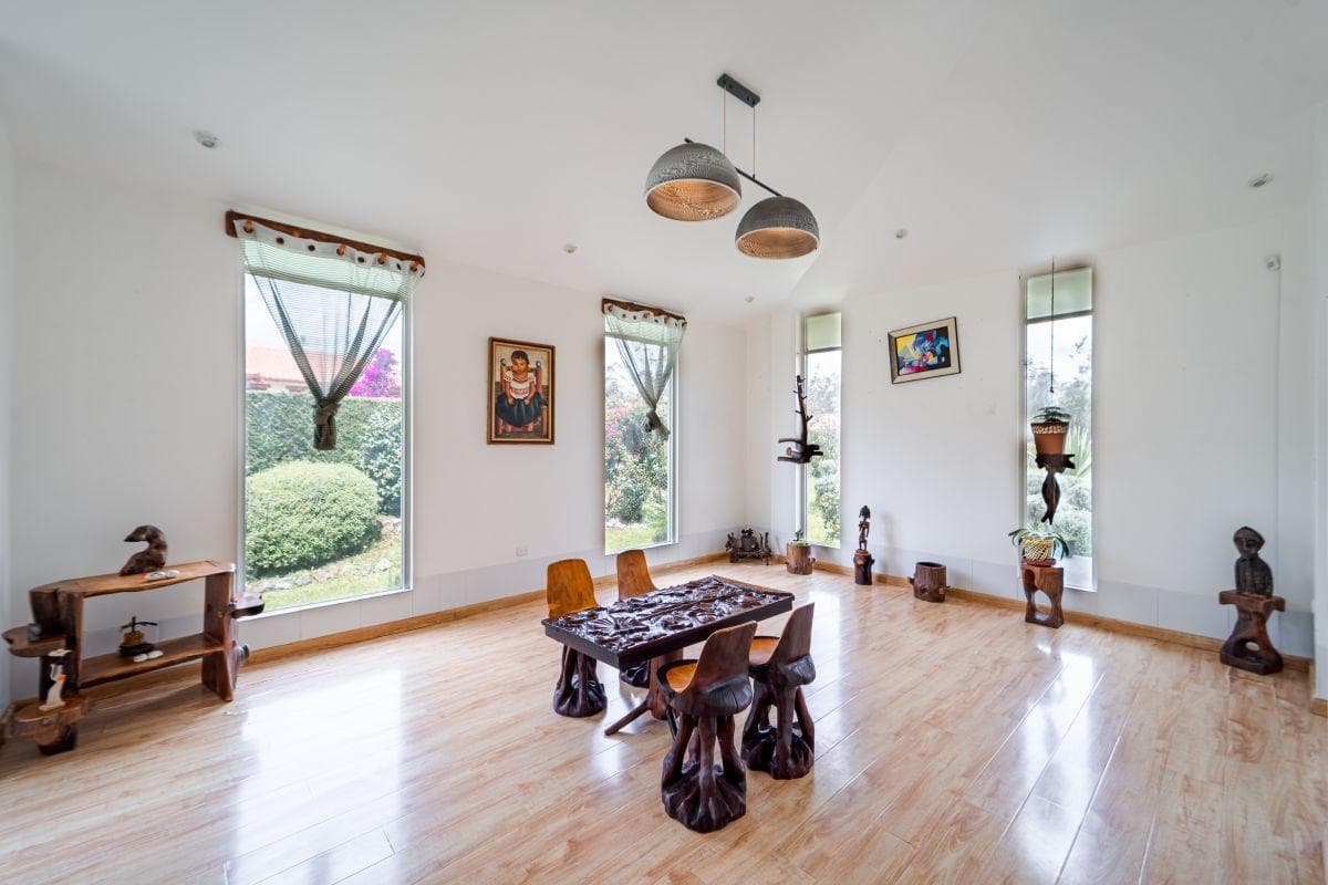 Casa de Una Planta con Amplio Terreno | 2.405 m² | 4 Dorm., Imbabura — imagen 5