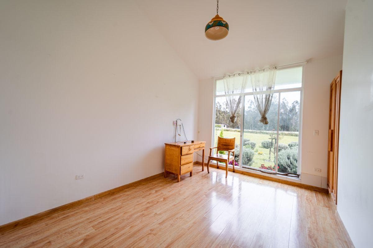 Casa de Una Planta con Amplio Terreno | 2.405 m² | 4 Dorm., Imbabura — imagen 4