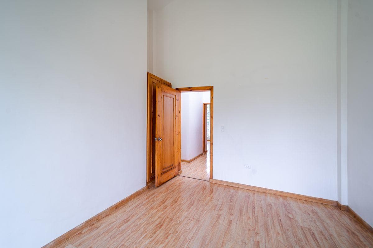 Casa de Una Planta con Amplio Terreno | 2.405 m² | 4 Dorm., Imbabura — imagen 3
