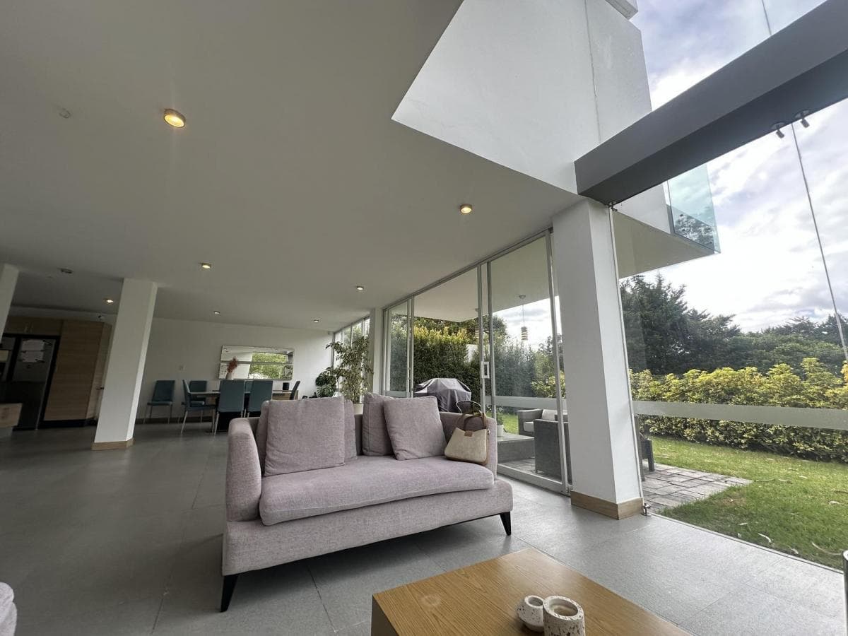 Moderna Casa en Venta Sala Doble Altura Tumbaco Chiviqui 276 Mtrs2, en Lote de 427 Mtrs. Provincia de Pichincha — imagen 10