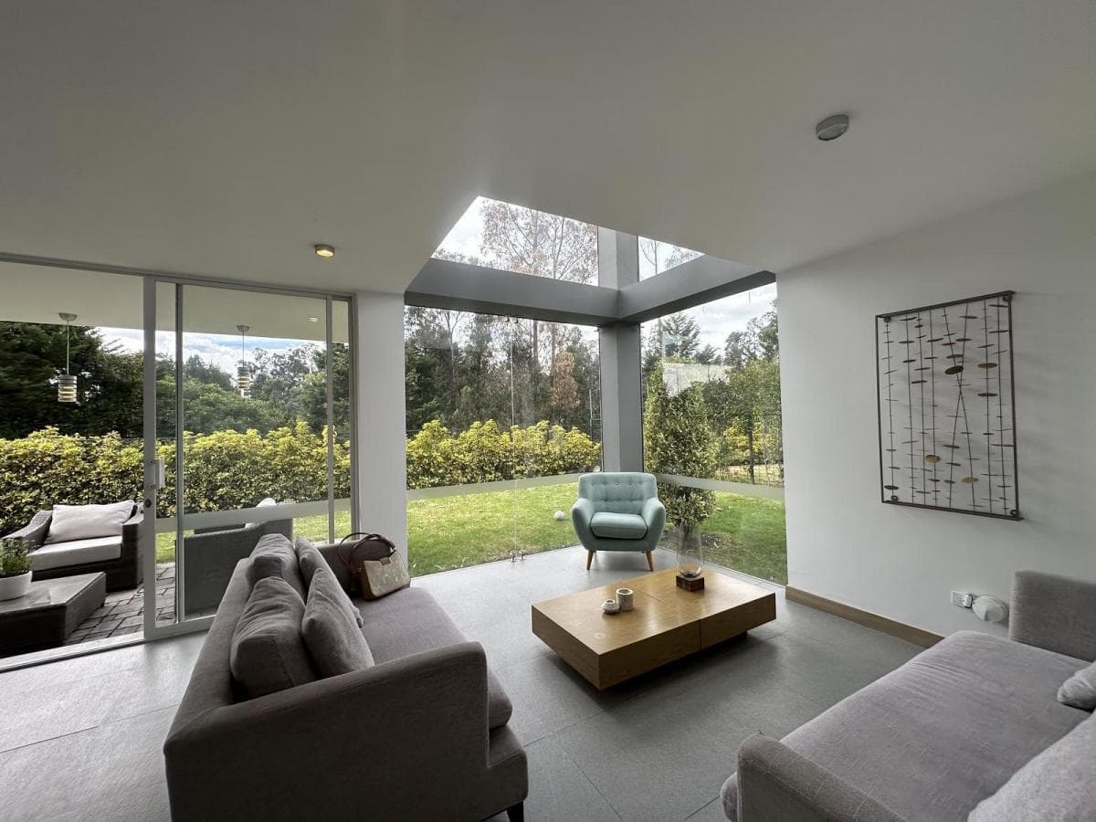 Moderna Casa en Venta Sala Doble Altura Tumbaco Chiviqui 276 Mtrs2, en Lote de 427 Mtrs. Provincia de Pichincha — imagen 9