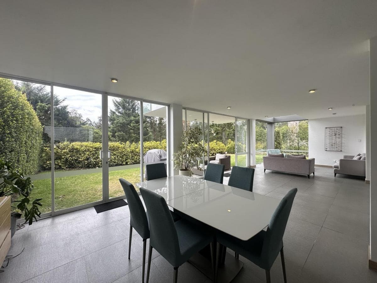 Moderna Casa en Venta Sala Doble Altura Tumbaco Chiviqui 276 Mtrs2, en Lote de 427 Mtrs. Provincia de Pichincha — imagen 8