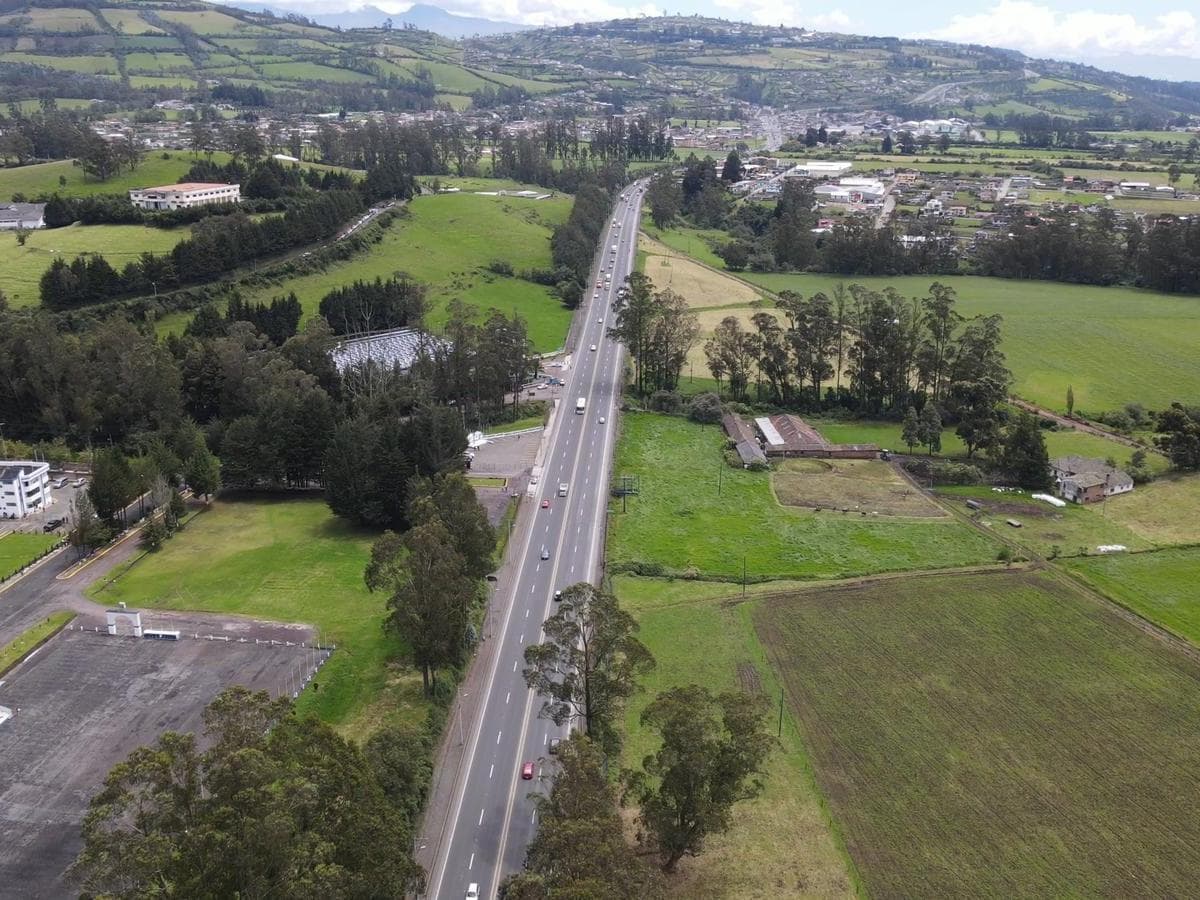 Vendo Terrenos Para Industrias en Tambillo — imagen 1