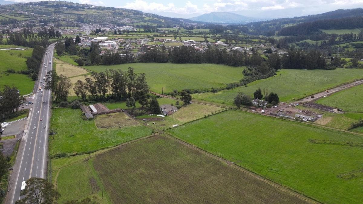 Vendo Terrenos Para Industrias en Tambillo — imagen 2