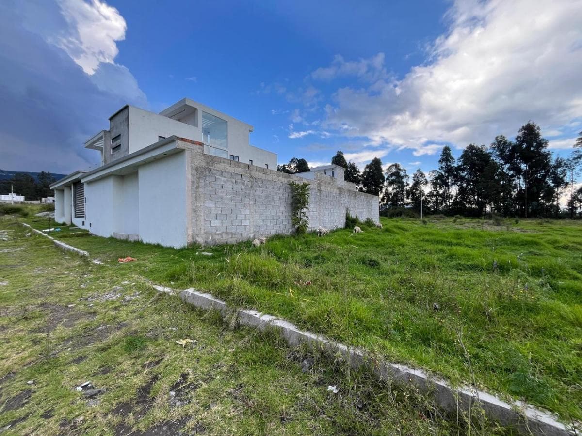 Se Vende Lote de 200 m en El Sector de La Salle, en Conocoto — imagen 6