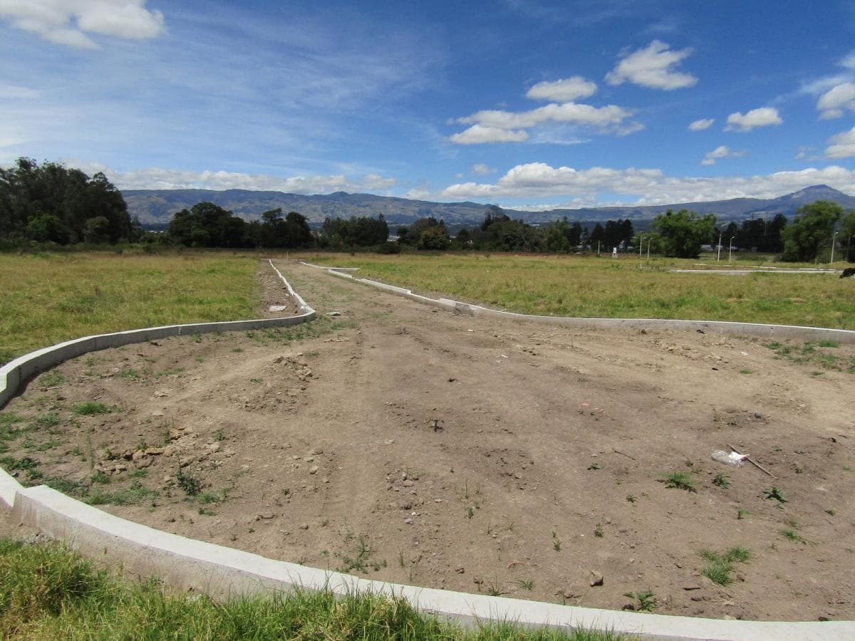 Se Vende Lote de 200 m en El Sector de La Salle, en Conocoto — imagen 3