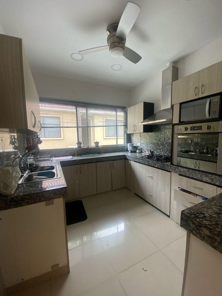 En Venta o Alquiler Amplio Departamento de 3 Dorm Remodelado en Planta Alta en Km. 5 Vía Samborondon, Guayas — imagen 8